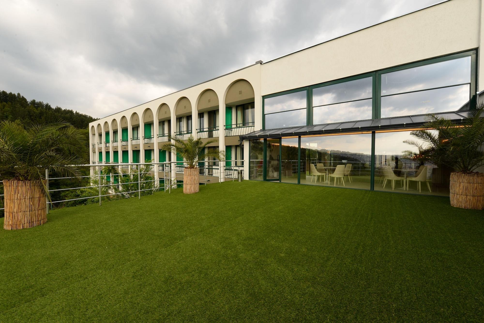 Park Hotel Raya Garden - Free Parking Veliko Tŭrnovo Exterior photo