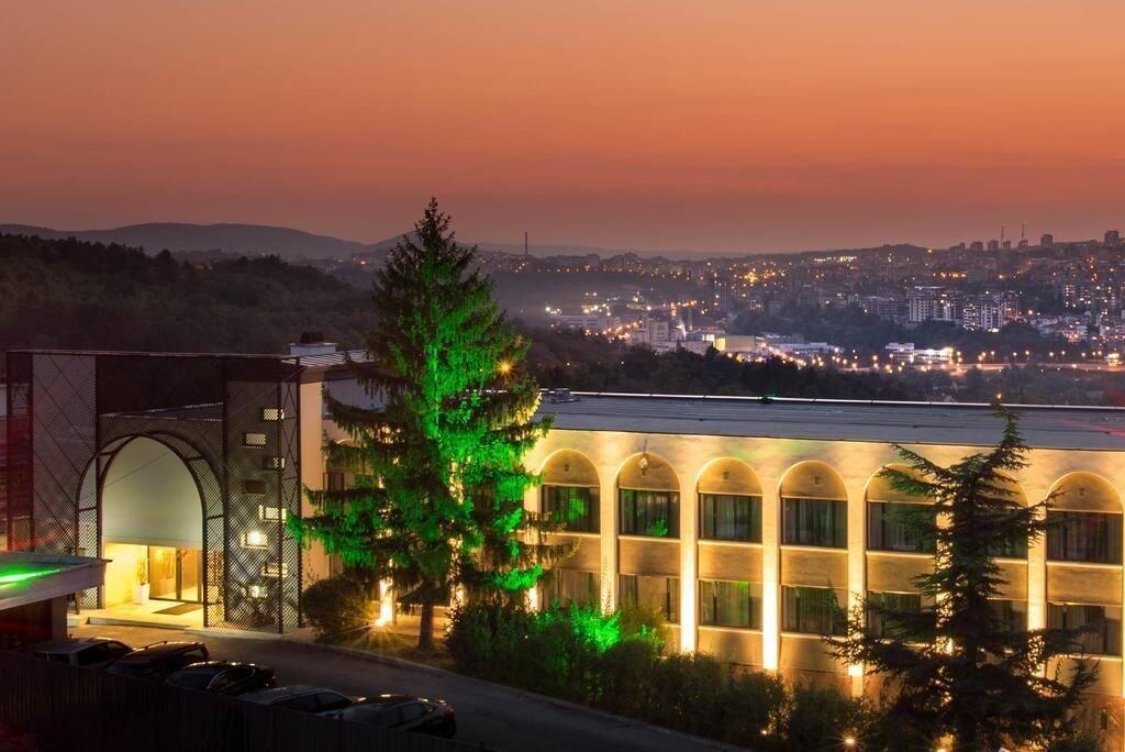 Park Hotel Raya Garden - Free Parking Veliko Tŭrnovo Exterior photo