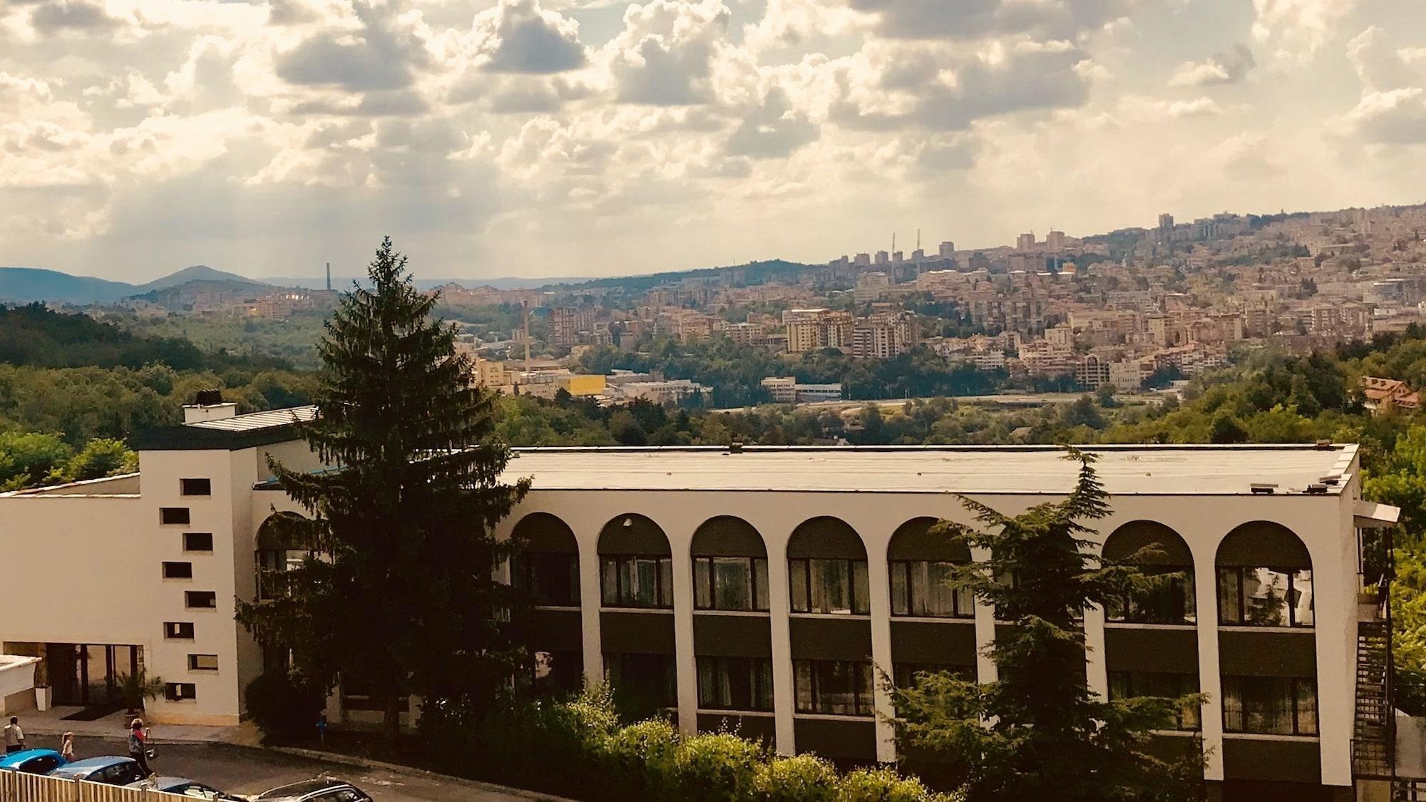 Park Hotel Raya Garden - Free Parking Veliko Tŭrnovo Exterior photo