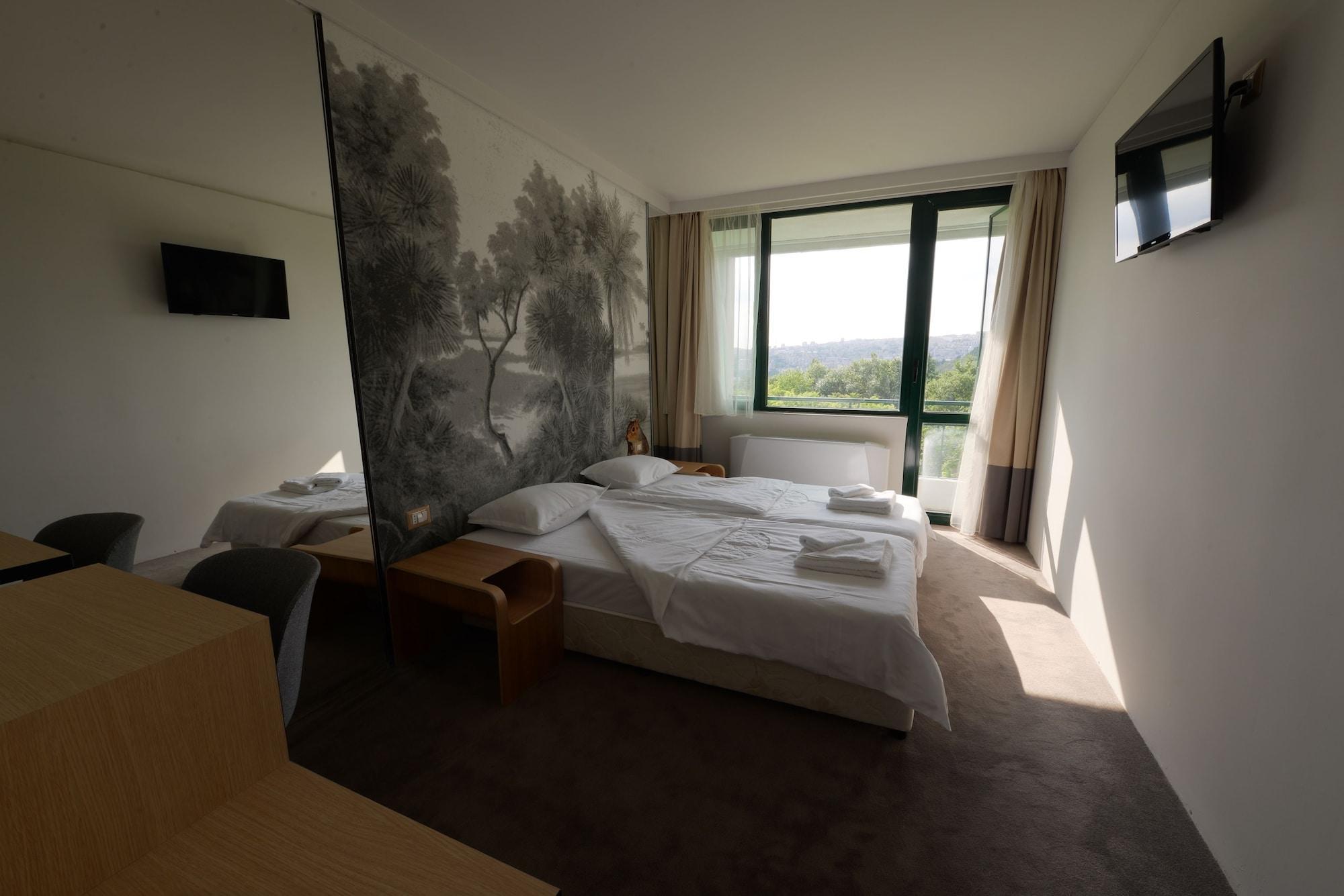 Park Hotel Raya Garden - Free Parking Veliko Tŭrnovo Exterior photo