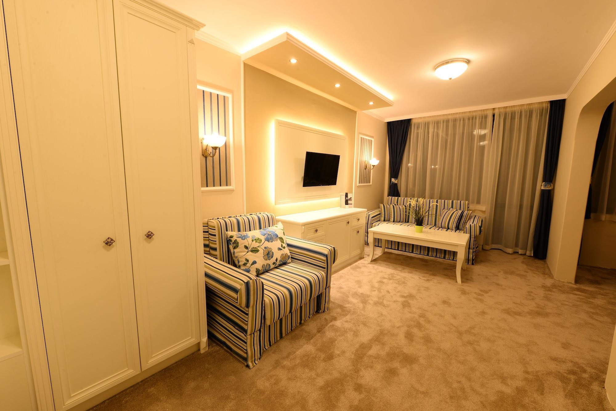 Park Hotel Raya Garden - Free Parking Veliko Tŭrnovo Exterior photo