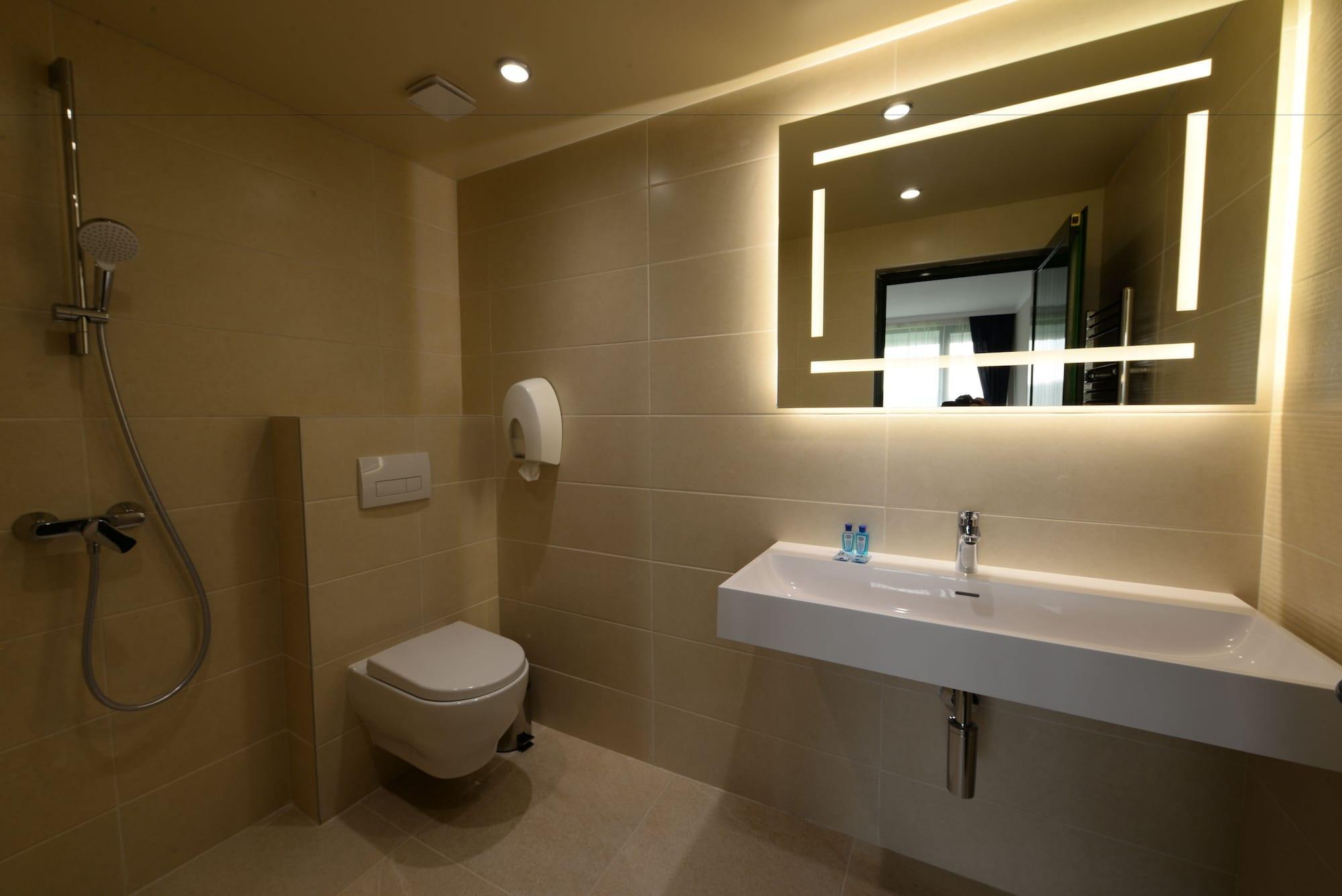 Park Hotel Raya Garden - Free Parking Veliko Tŭrnovo Exterior photo