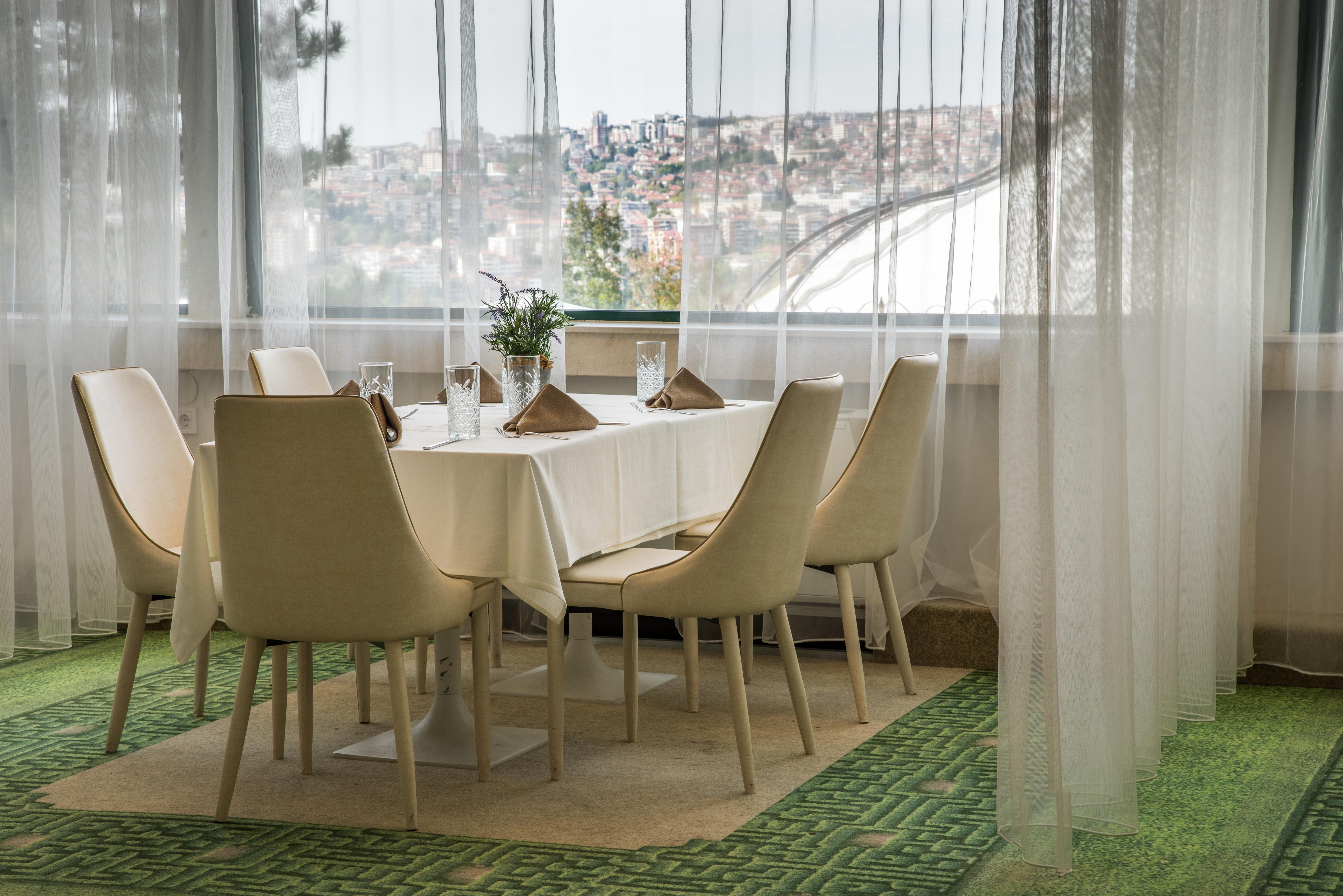 Park Hotel Raya Garden - Free Parking Veliko Tŭrnovo Exterior photo