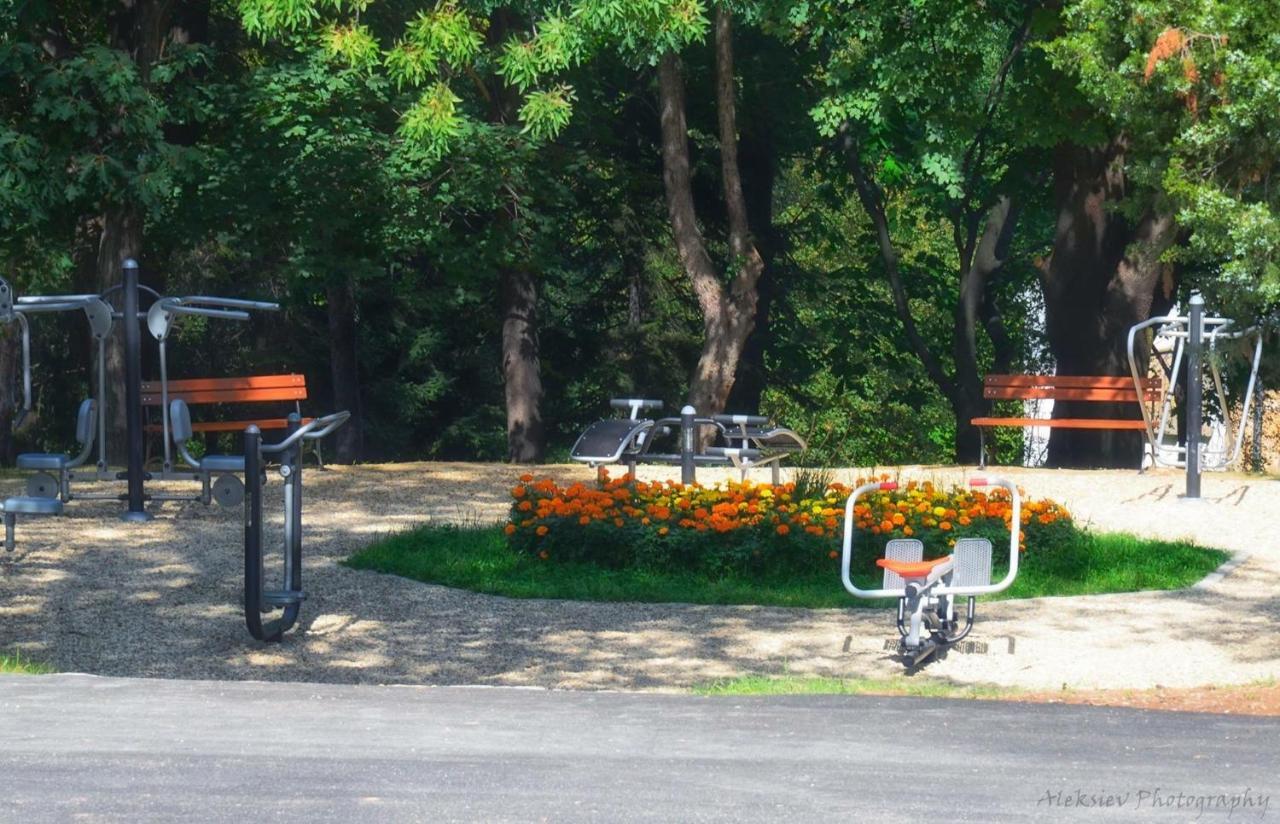 Park Hotel Raya Garden - Free Parking Veliko Tŭrnovo Exterior photo